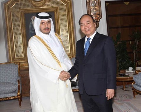 Deputy PM Nguyen Xuan Phuc visits Qatar - ảnh 1